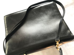 Vintage Roberta di Camerino black Kelly bag with golden R logo. Masterpiece from Roberta back in the era.