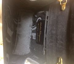 Vintage Salvatore Ferragamo black leather shoulder mini bag with golden chain and Vara bow motif. Clutch purse from Vara collection. R041011