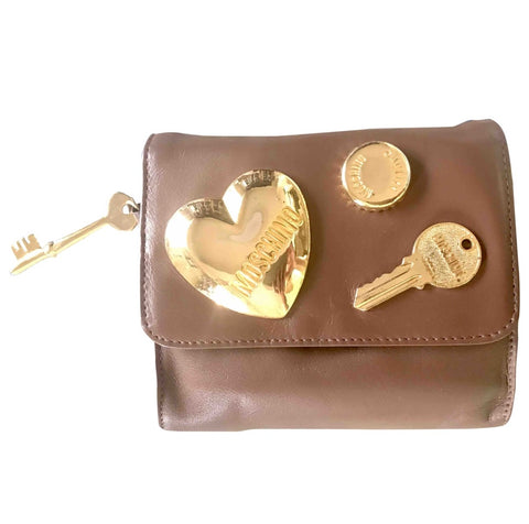Vintage MOSCHINO brown leather purse, can be fanny bag, clutch bag with large golden heart and key motifs. So chic and mod. 060616r7