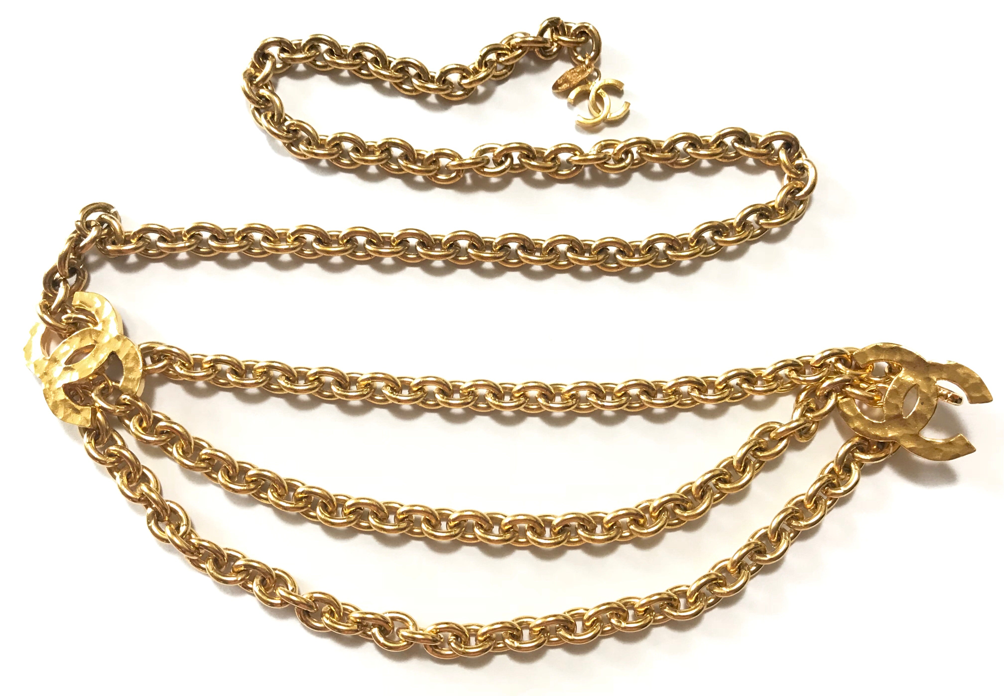 Vintage CHANEL gold chain belt with triple layer chains and two large CC mark charms at sides. Gorgeous belt. 72cm. R04101111