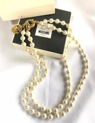MINT. Vintage Moschino, Cheap and Chic Bijoux, double layer faux pearl necklace with golden logo charm. Rare and unique jewelry.0404042