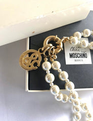 MINT. Vintage Moschino, Cheap and Chic Bijoux, double layer faux pearl necklace with golden logo charm. Rare and unique jewelry.0404042
