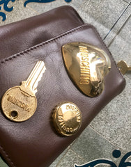 Vintage MOSCHINO brown leather purse, can be fanny bag, clutch bag with large golden heart and key motifs. So chic and mod. 060616r7