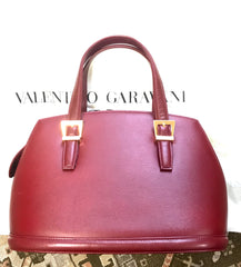 Vintage Valentino Garavani wine leather handbag with golden buckles. Classic Valentino purse for any occasions. 050906f1