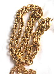 Vintage CHANEL long chain necklace with large and small CC mark pendant top. Gorgeous masterpiece jewelry. 060806k1y