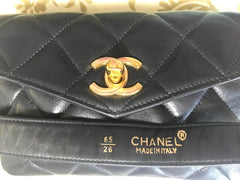 1980s. Vintage CHANEL black lamb leather belt bag, waist bag, fanny pack with golden chain belt & CC closure.  Belt size good for 23.8" through 26.2" (60.5-66.5cm)