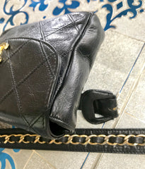 Vintage CHANEL black leather waist purse, fanny pack with golden chain belt and CC closure hock. 60-67cm, 23.5"-26.3" Goatskin.