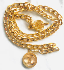 MINT. Vintage CHANEL flat golden chain belt with CC motif charms. Classic vintage accessory piece for daily use. 060523re4