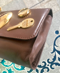 Vintage MOSCHINO brown leather purse, can be fanny bag, clutch bag with large golden heart and key motifs. So chic and mod. 060616r7