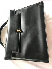 Vintage Roberta di Camerino black Kelly bag with golden R logo. Masterpiece from Roberta back in the era.