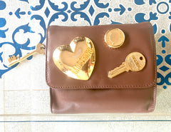 Vintage MOSCHINO brown leather purse, can be fanny bag, clutch bag with large golden heart and key motifs. So chic and mod. 060616r7