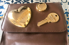 Vintage MOSCHINO brown leather purse, can be fanny bag, clutch bag with large golden heart and key motifs. So chic and mod. 060616r7