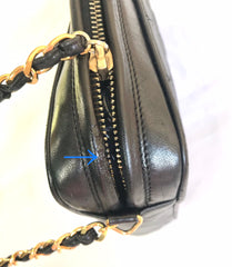 Vintage Chanel black lambskin camera bag, shoulder bag with fringe and CC stitch mark. Medium size. Good daily purse. 06020605