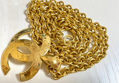 Vintage CHANEL chain necklace with a large CC mark pendant top. Gorgeous masterpiece jewelry. 050323re11