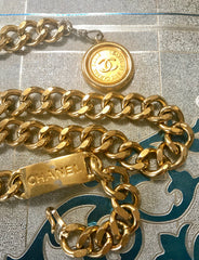1980s-1990s. Vintage CHANEL golden thick chain belt with a golden CC charm and logo plate. 83cm at max