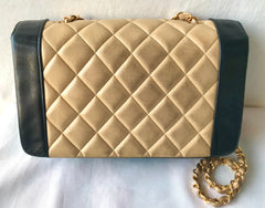 Vintage CHANEL beige and black frame lambskin 2.55 classic flap shoulder bag with golden CC. Popular purse Diana bag. 0403178