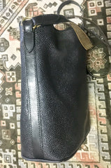 Vintage Mulberry hobo bucket black scotchgrain hobo shoulder bag with leather strap. Unisex use for daily use.