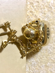 Vintage Gucci golden perfume bottle necklace with logo mark on top. Gorgeous rare masterpiece from 80's. 0410271