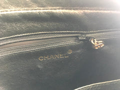 Vintage Chanel black lambskin camera bag, shoulder bag with fringe and CC stitch mark. Medium size. Good daily purse. 06020605