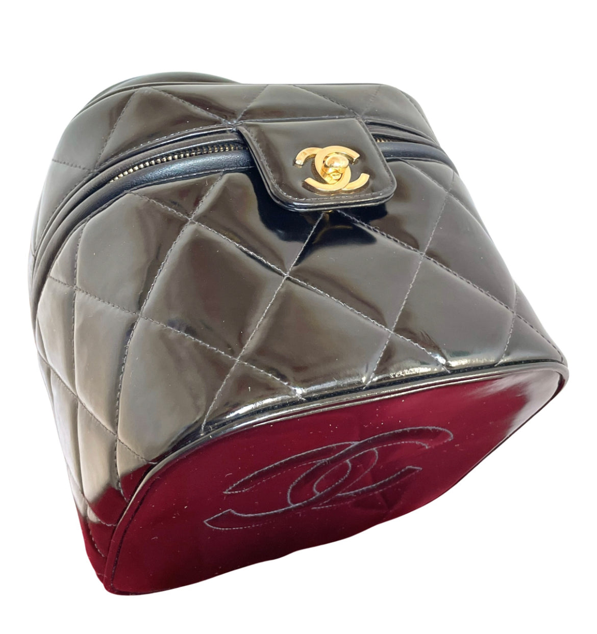 Vintage CHANEL black patent enamel quilted leather square shape vanity bag with golden CC motif. Rare and collectible handbag. 050120an1