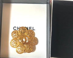Vintage CHANEL arabesque flower brooch with CC mark. Made in France. Hat, scarf, jacket. Great gift. 050327re1