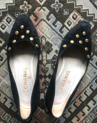 Vintage CHANEL black suede leather pumps shoes with golden CC mark motifs. EU35.5 US4.5-5.5. 050407r8