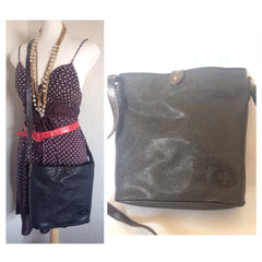 Vintage Mulberry hobo bucket black scotchgrain hobo shoulder bag with leather strap. Unisex use for daily use.