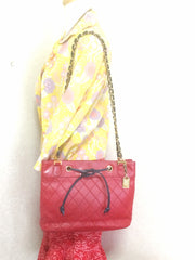 W5 Vintage CHANEL classic tote bag in red leather with gold tone chain and navy blue leather straps and logo CC charm. R0410117