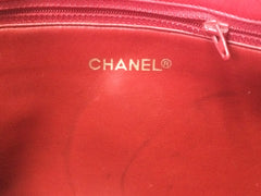 W5 Vintage CHANEL classic tote bag in red leather with gold tone chain and navy blue leather straps and logo CC charm. R0410117